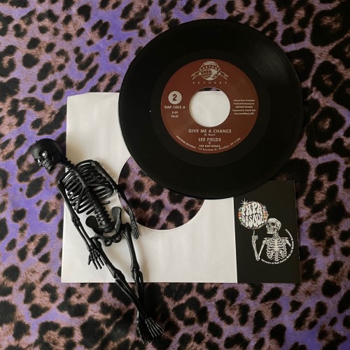 Lee Fields & The Dap-Kings – Give Me A Chance